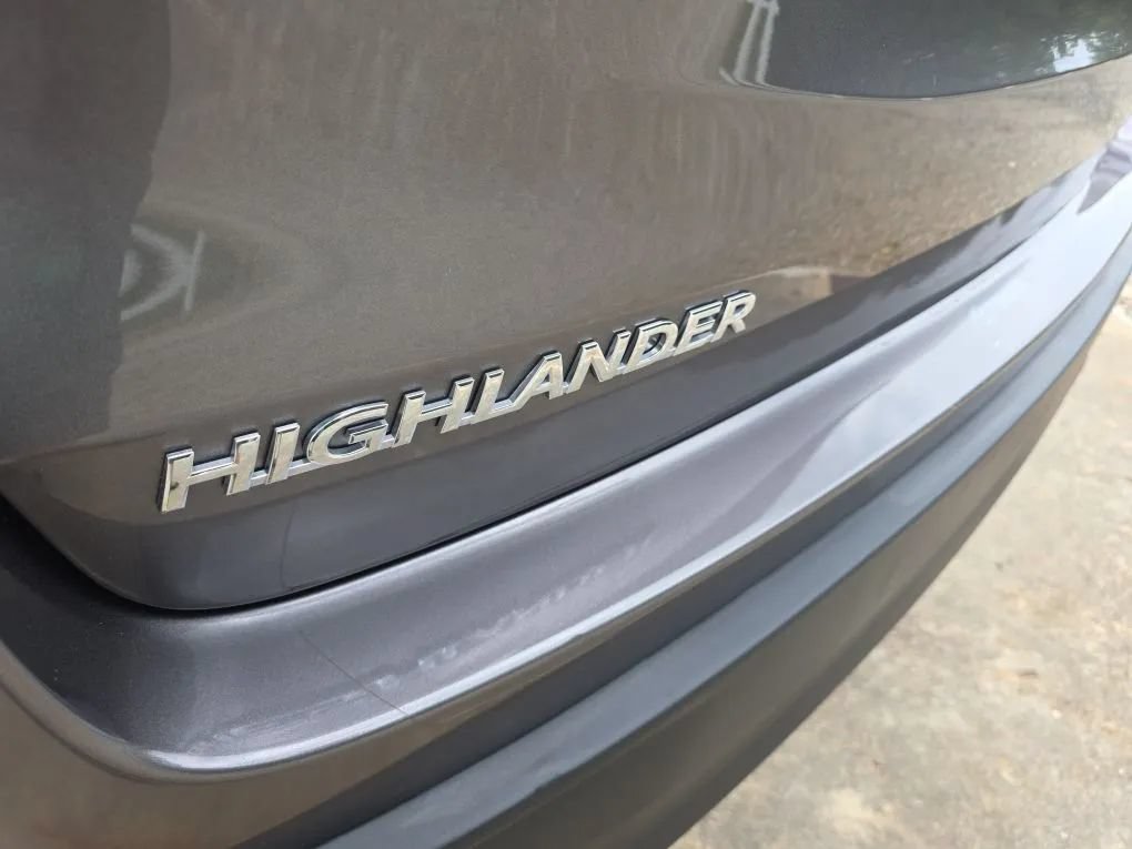 Used 2019 Toyota Highlander LE AWD/4WD image 11