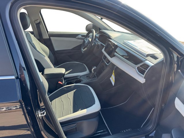 New 2026 Volkswagen Taos SE FWD image 14