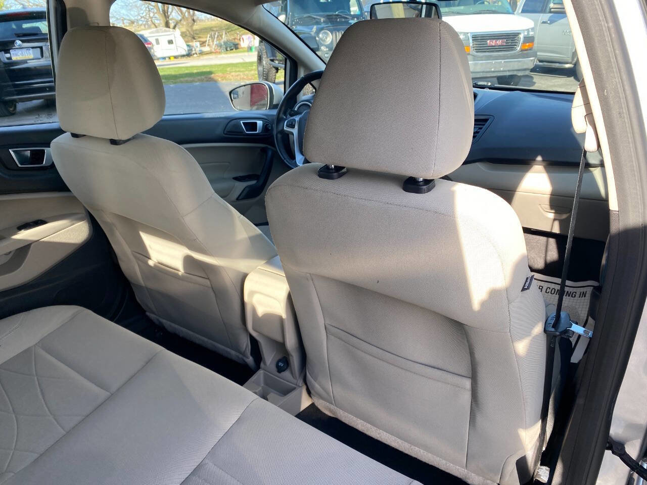 Used 2015 Ford Fiesta SE w/ Exterior Protection Package image 26