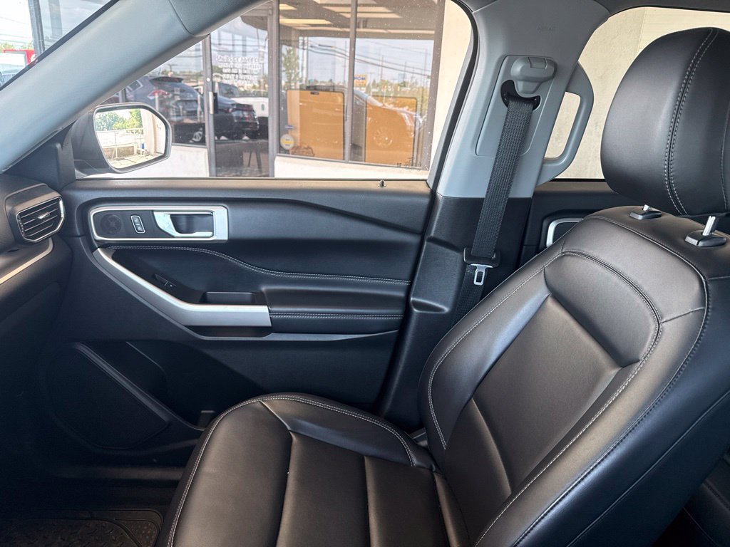 Used 2022 Ford Explorer XLT w/ Equipment Group 202A AWD/4WD image 23