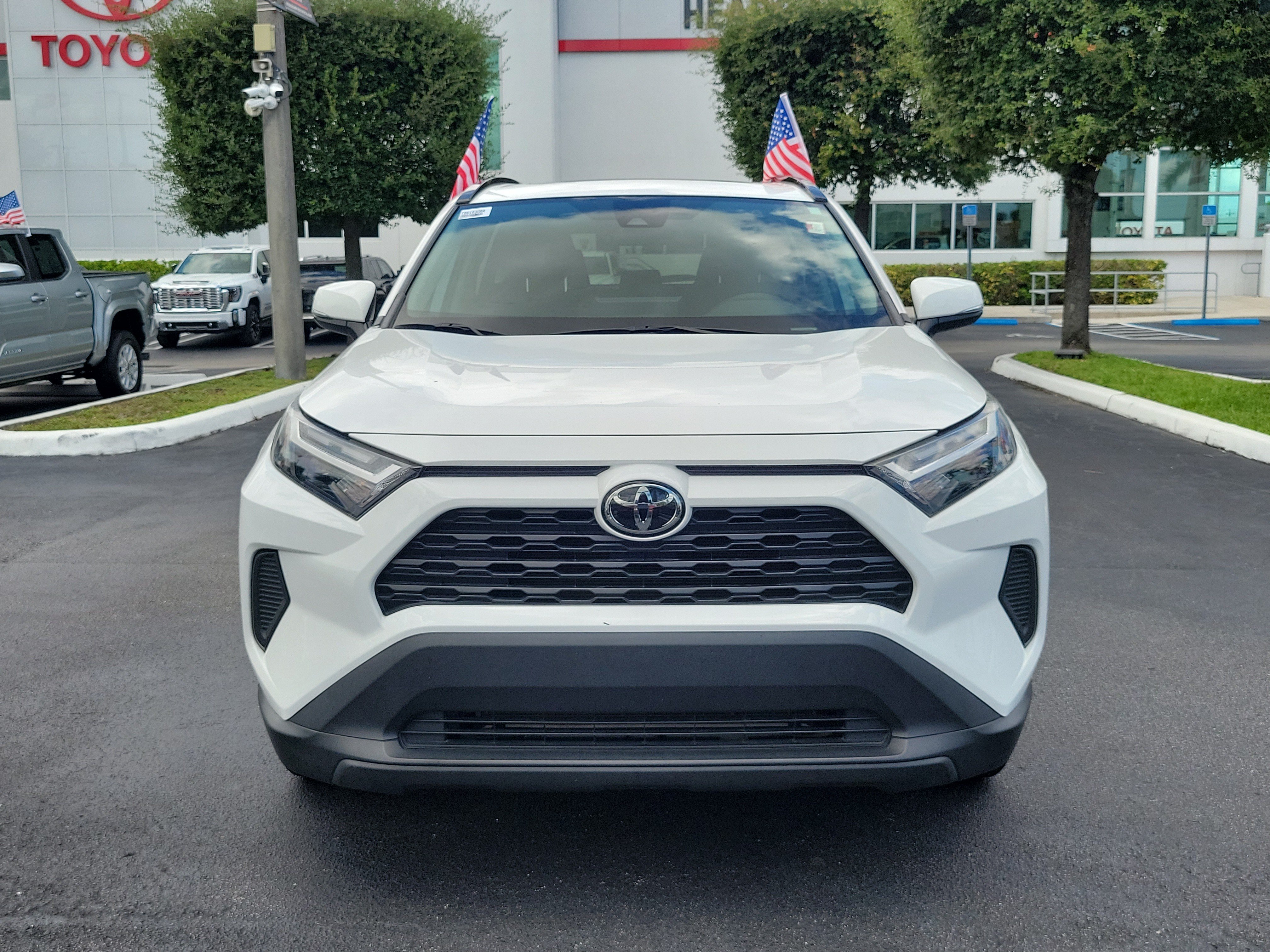 Used 2023 Toyota RAV4 XLE w/ Convenience Package FWD image 4