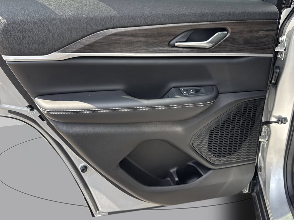 New 2026 Jeep Grand Cherokee Altitude RWD image 34