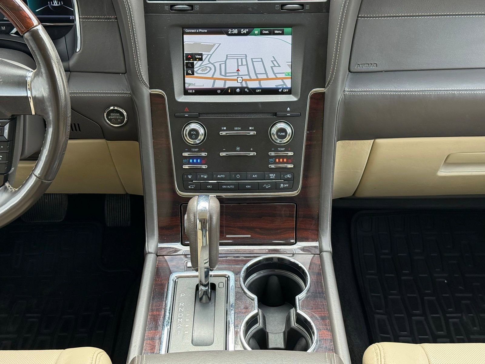 Used 2015 Lincoln Navigator L 4WD w/ Equipment Group 101A Reserve image 32