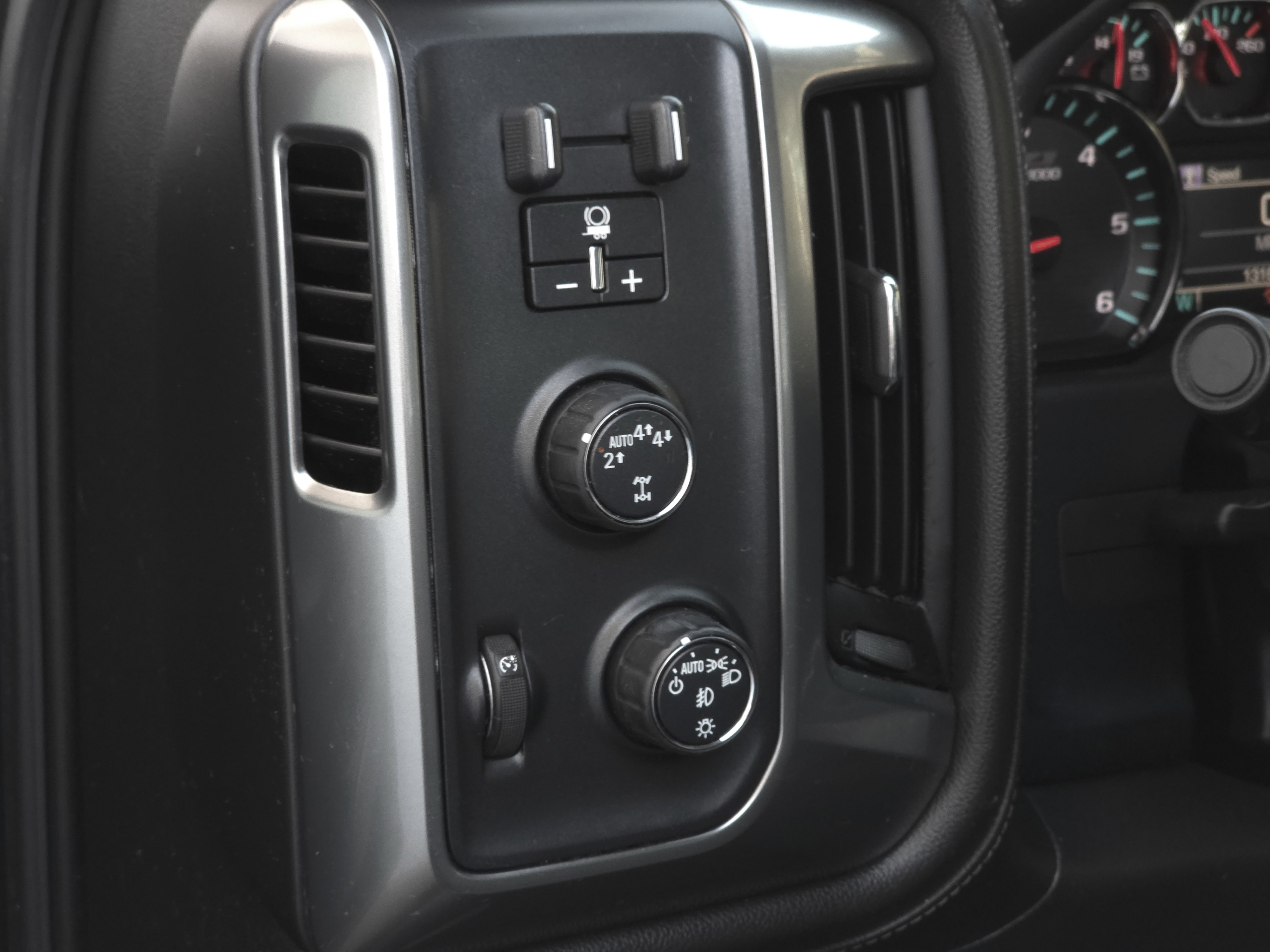 Used 2018 Chevrolet Silverado 1500 LTZ Z71 w/ LTZ Plus Package image 26