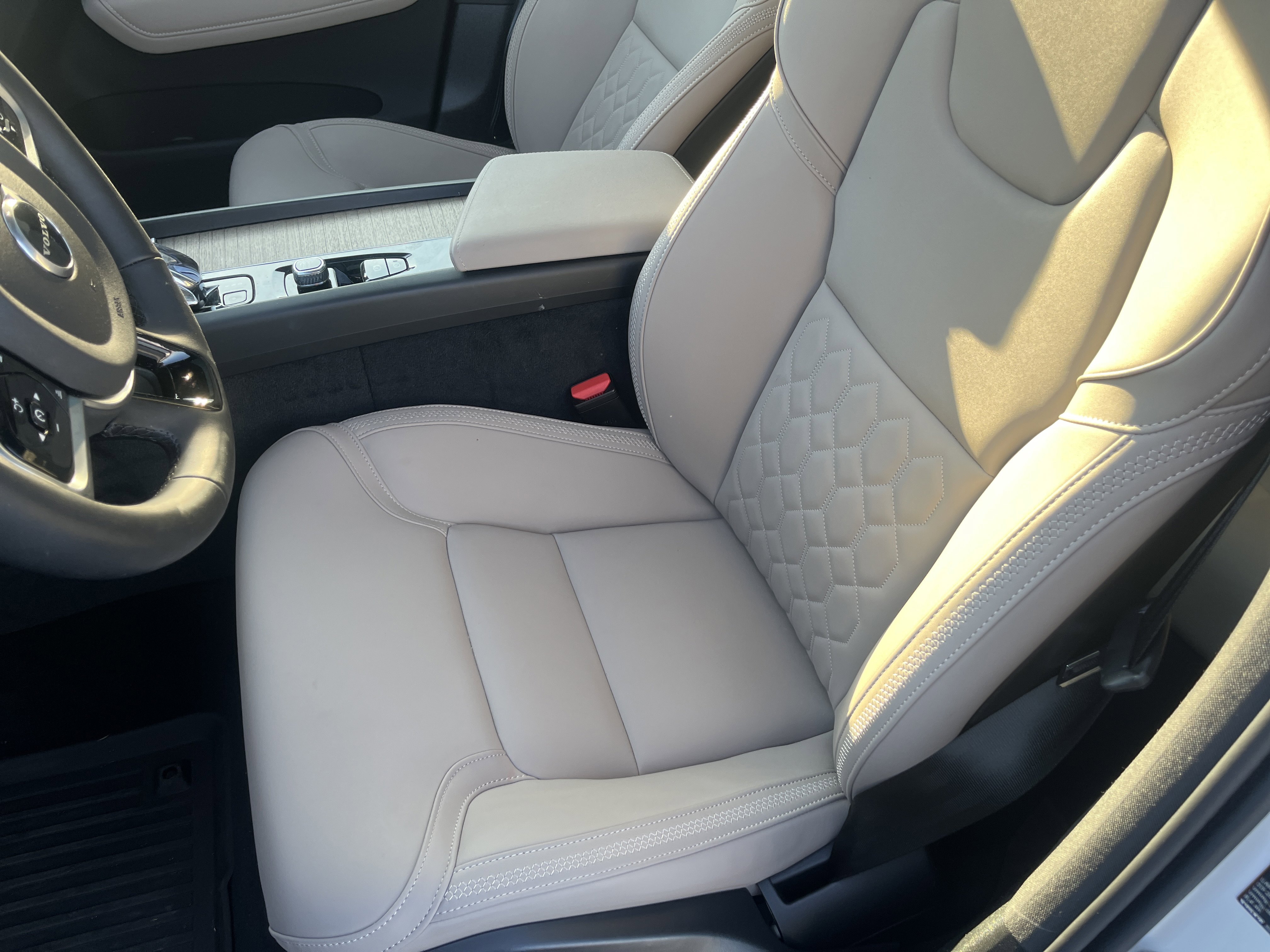 New 2026 Volvo XC60 B5 Plus w/ Protection Package Premier image 23