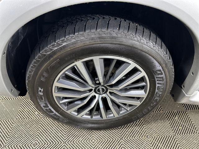 Used 2024 Nissan Armada SL w/ Captain's Chairs Package image 10