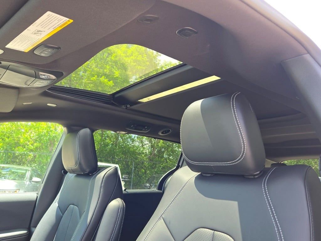 New 2027 Chrysler Pacifica Select AWD/4WD image 27