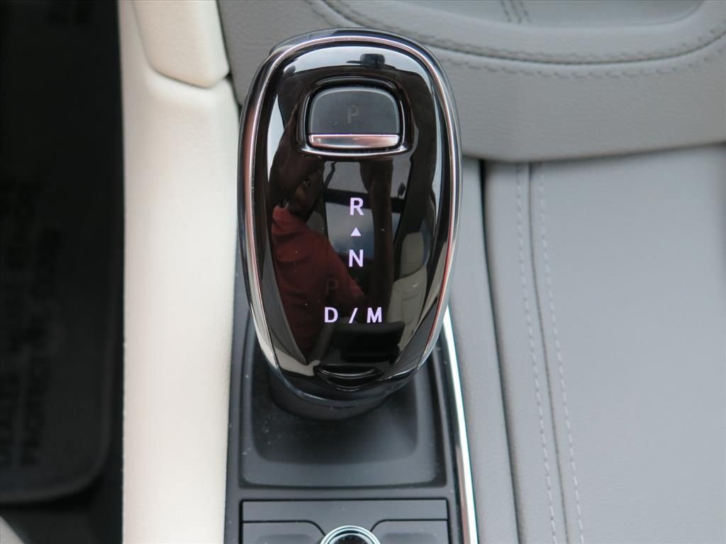 Certified 2024 Cadillac XT5 Premium Luxury w/ Technology Package FWD image 16