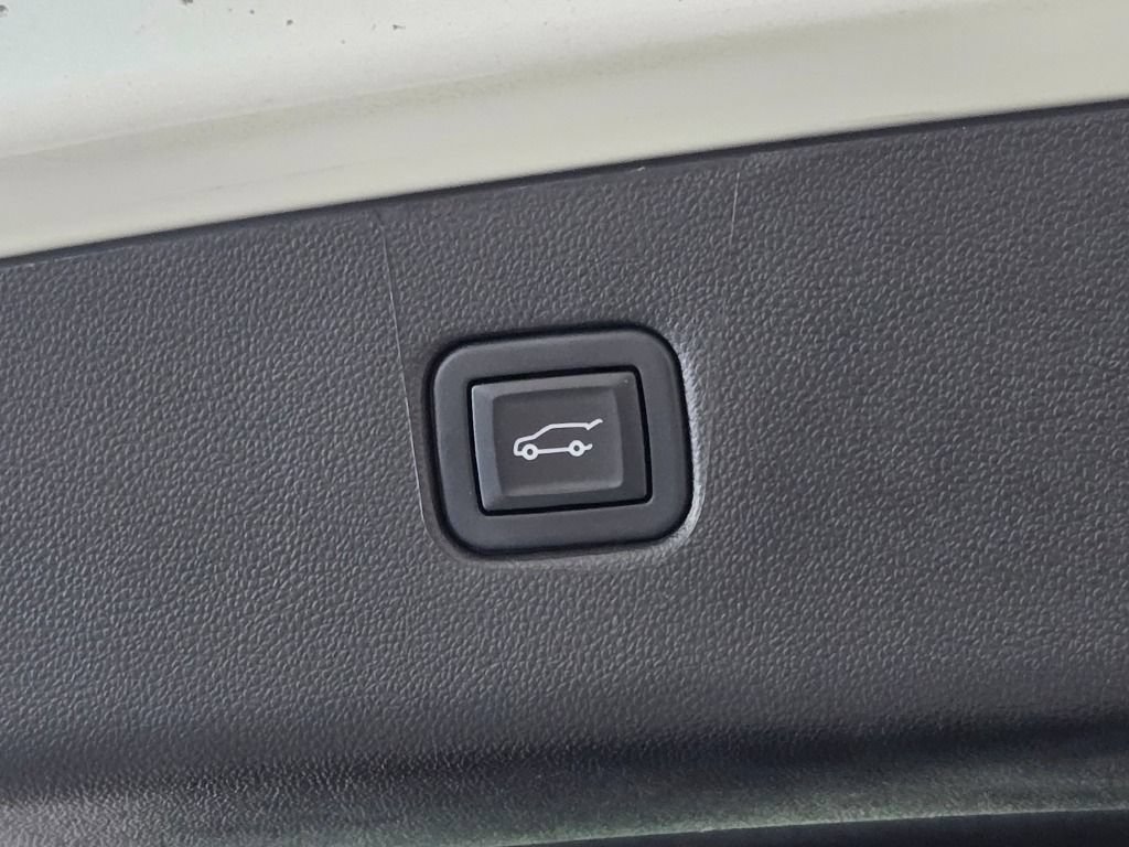 Certified 2023 Chevrolet Blazer RS w/ Driver Confidence II Package AWD/4WD image 14