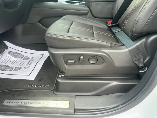 New 2026 Chevrolet Suburban High Country AWD/4WD image 17