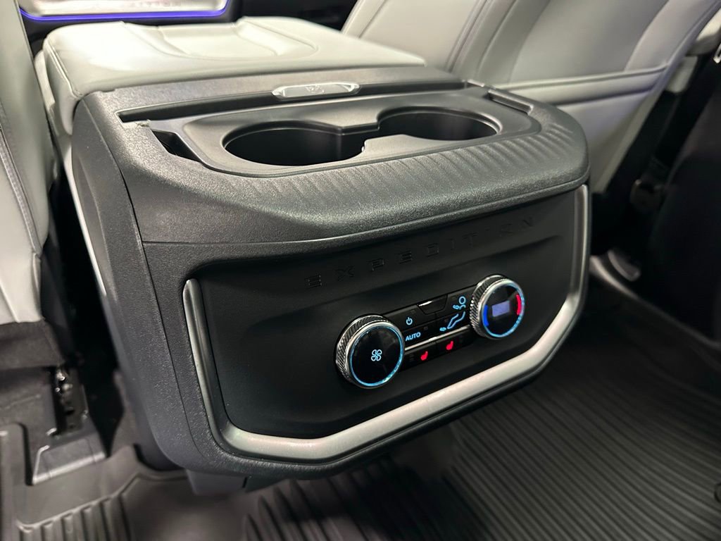 Used 2025 Ford Expedition Platinum image 46