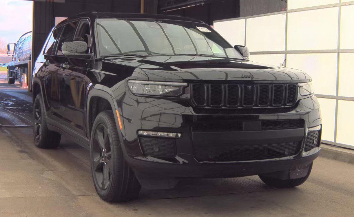 Used 2024 Jeep Grand Cherokee L Limited w/ Luxury Tech Group II AWD/4WD image 2