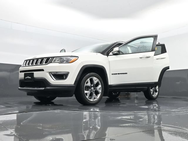 Used 2020 Jeep Compass Limited AWD/4WD image 32