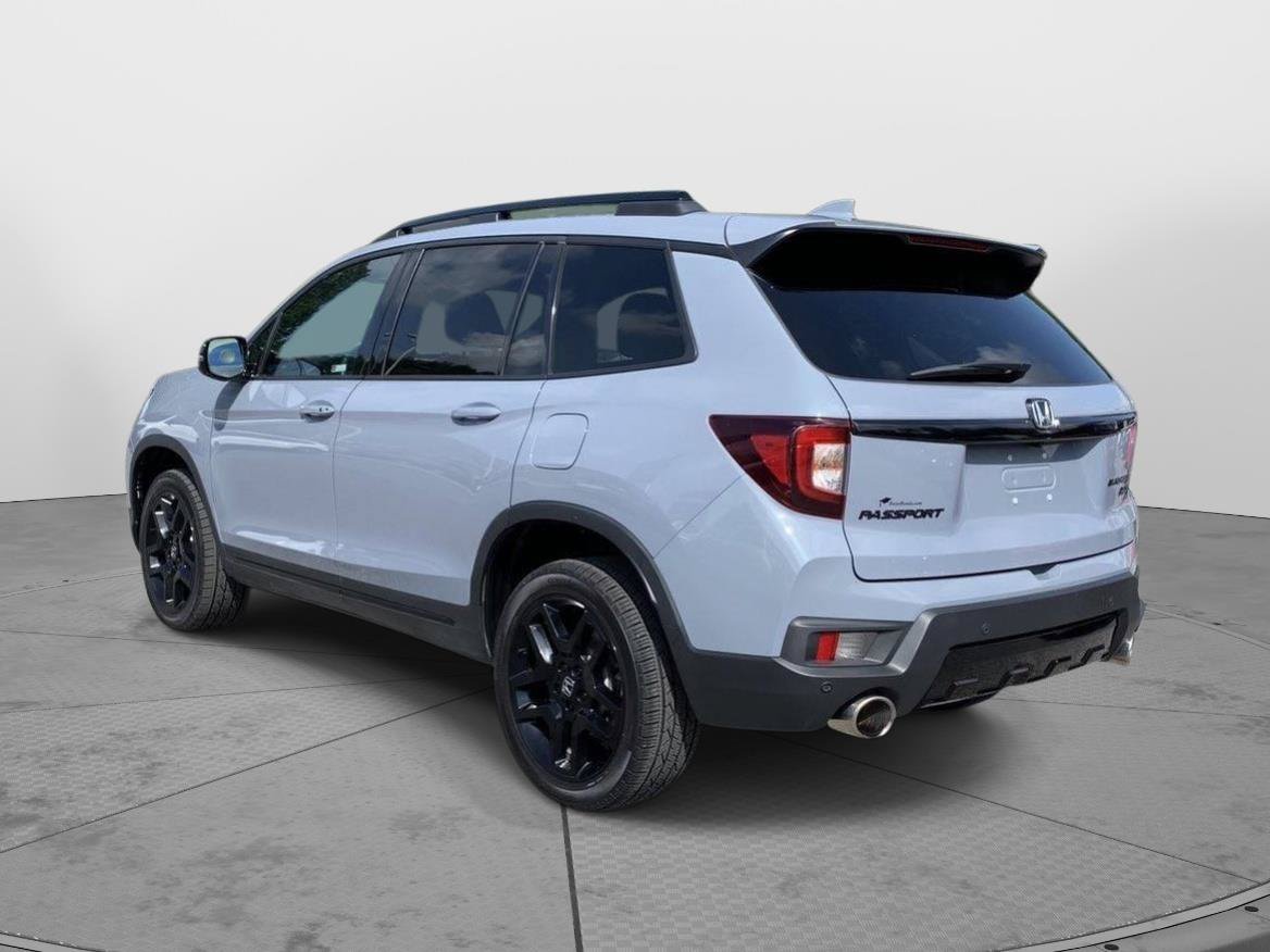 Certified 2024 Honda Passport Black Edition image 5