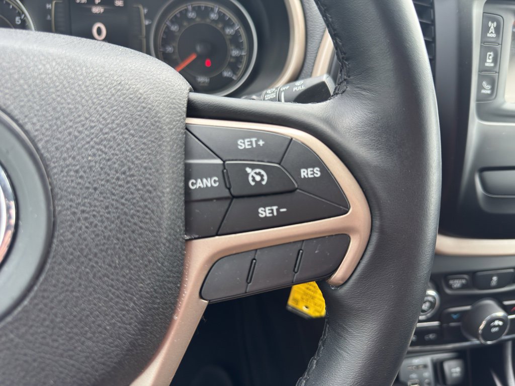 Used 2015 Jeep Cherokee Latitude AWD/4WD image 26