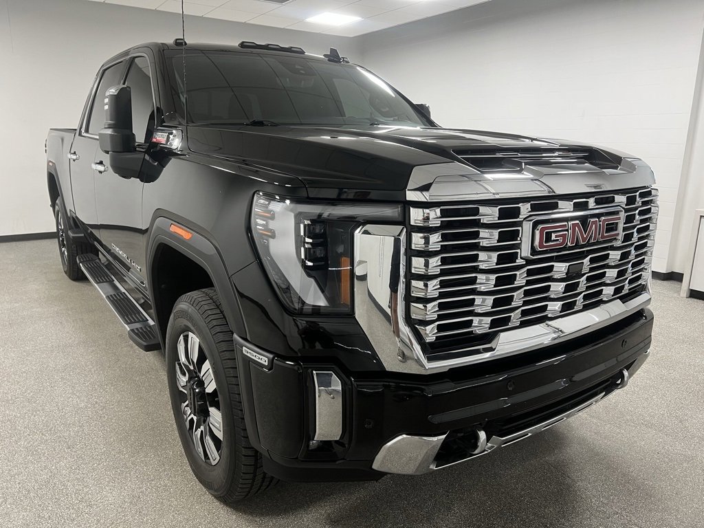 Used 2024 GMC Sierra 3500 Denali w/ Denali Reserve Package image 2