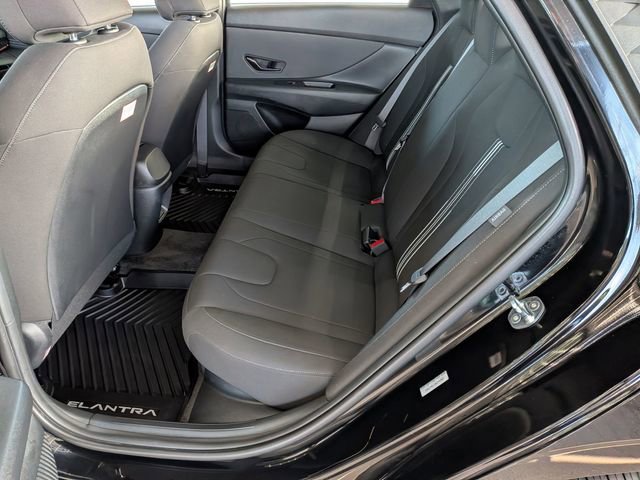 Used 2025 Hyundai Elantra SEL image 29