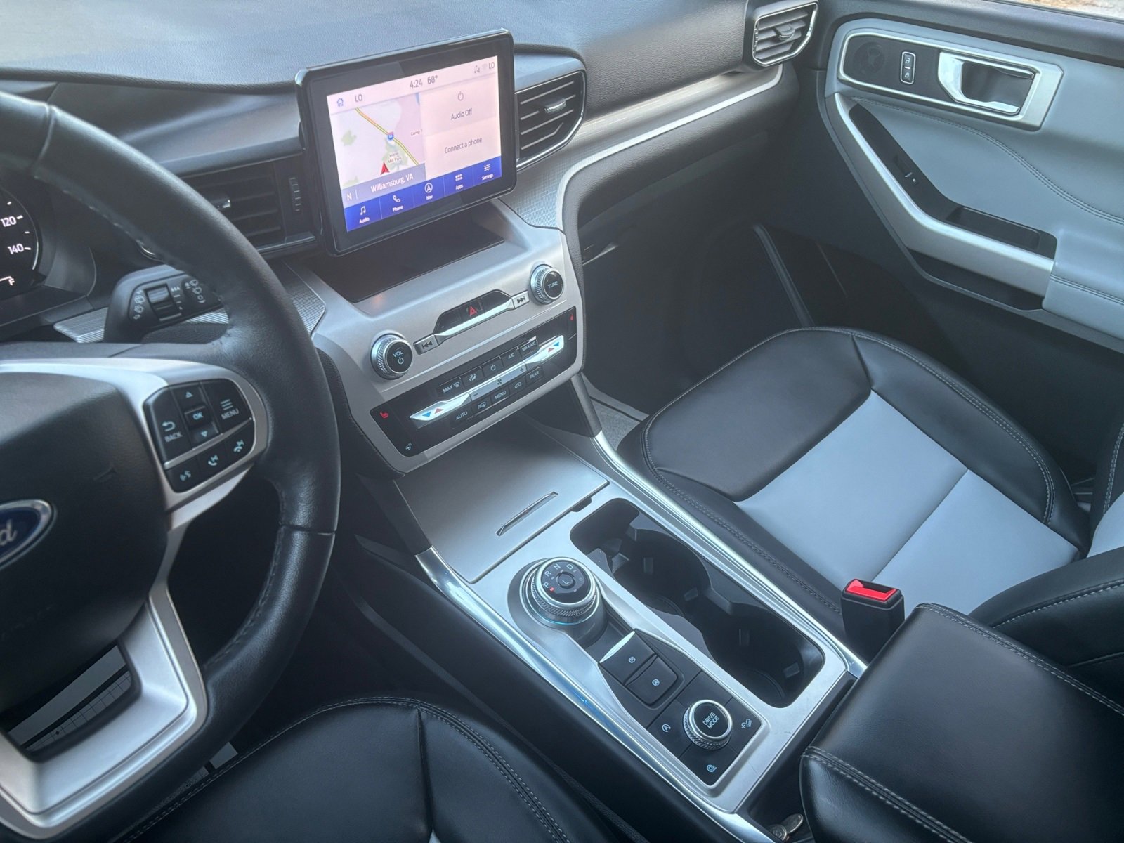 Used 2023 Ford Explorer XLT w/ Equipment Group 202A image 28