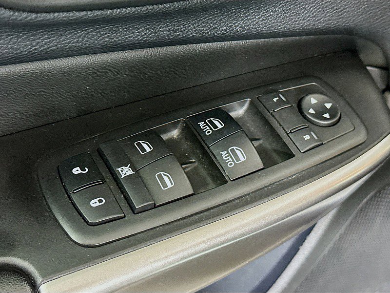 Used 2019 Jeep Cherokee Latitude Plus w/ Cold Weather Group image 18