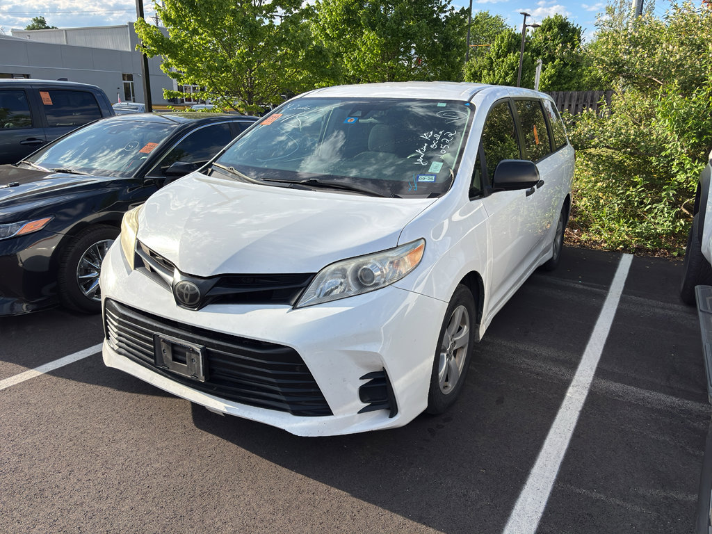 Used 2018 Toyota Sienna L FWD image 3