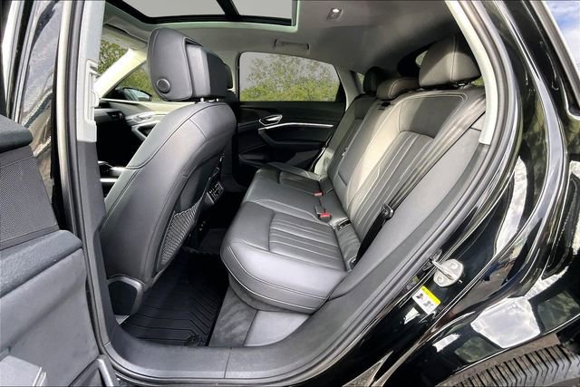 Used 2021 Audi e-tron Premium Plus w/ Premium Plus Package image 24