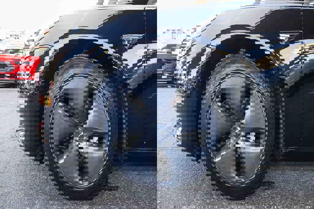 Used 2018 Tesla Model 3 Long Range image 11