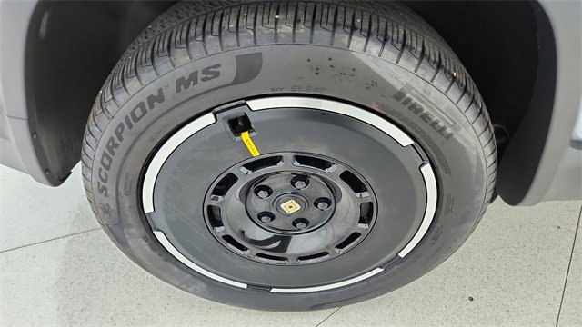 Used 2025 Rivian R1S Adventure image 59