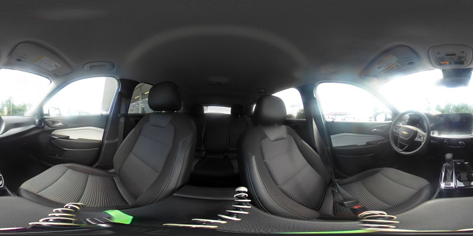 Used 2025 Chevrolet Trax LT FWD image 37