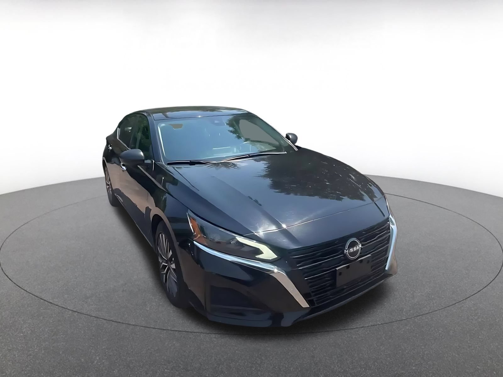 Used 2025 Nissan Altima 2.5 SV FWD image 3