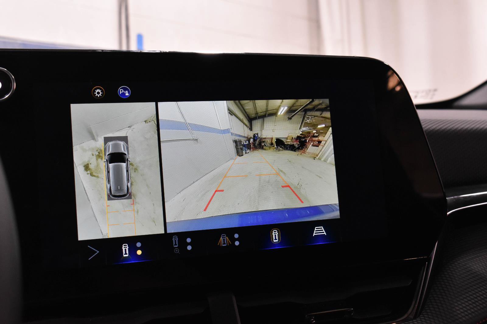 Used 2025 Chevrolet Equinox RS w/ Safety and Technology Package image 18