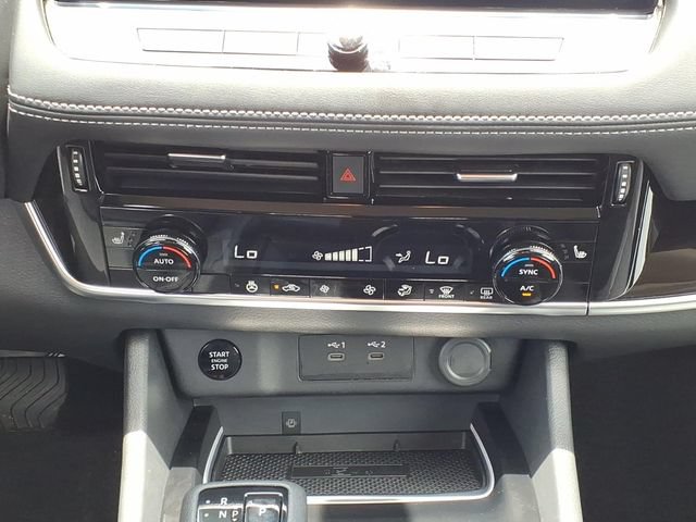 Used 2025 Nissan Rogue SL AWD/4WD image 15