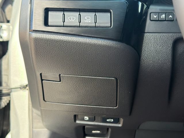 Used 2022 Lexus ES 300h Ultra Luxury w/ Accessory Package 2 FWD image 32