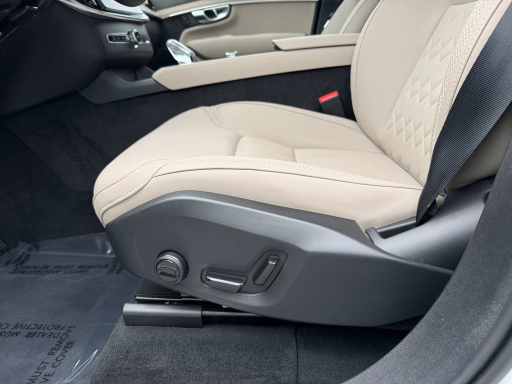 Certified 2026 Volvo XC90 B6 Plus AWD/4WD image 17