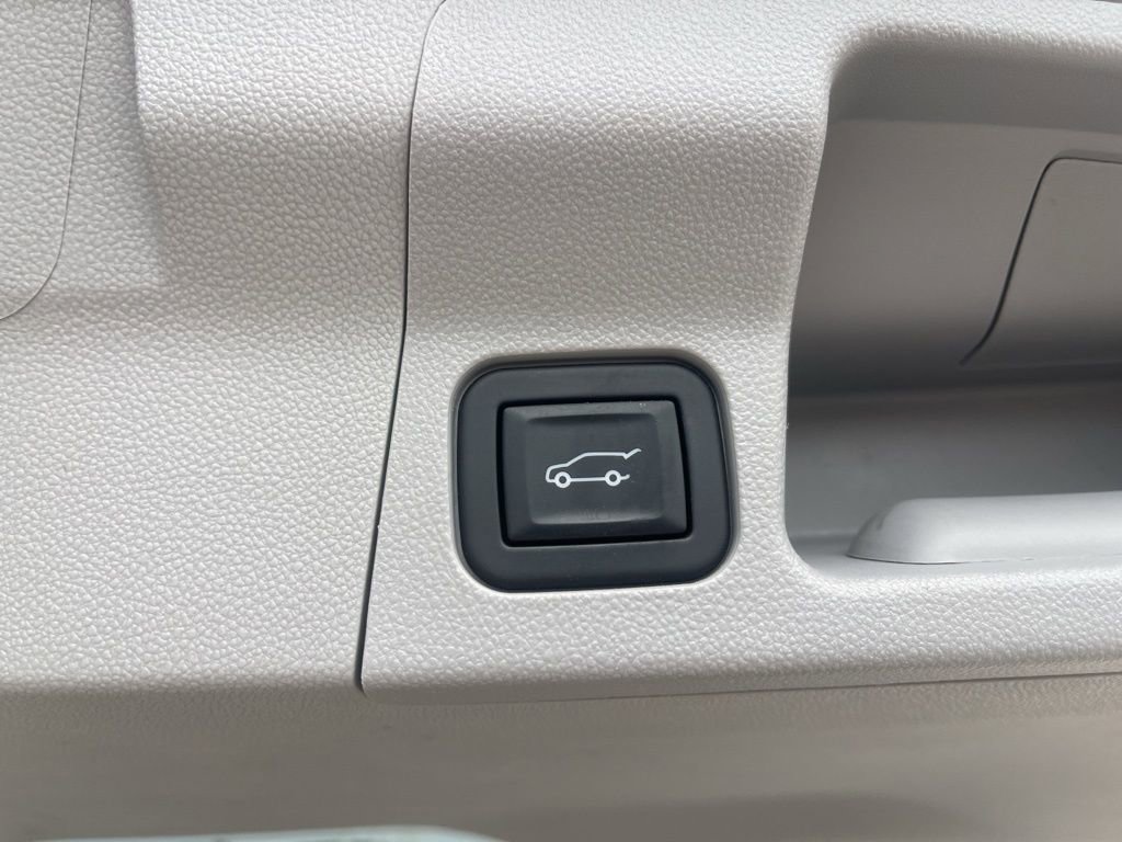 Certified 2023 GMC Acadia SLE w/ Driver Convenience Package image 14