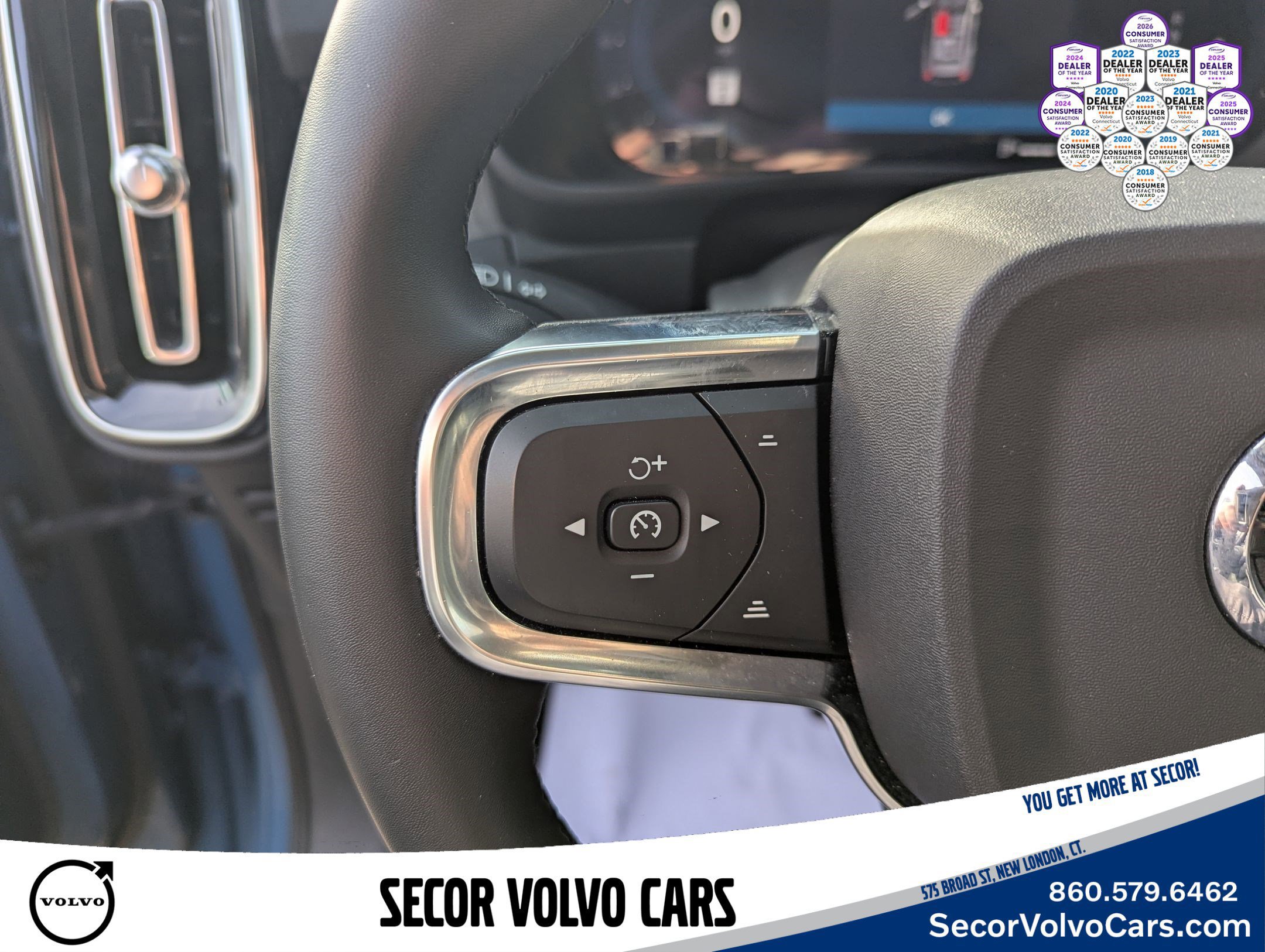 Certified 2023 Volvo XC40 B5 Ultimate w/ Protection Package Premier image 13