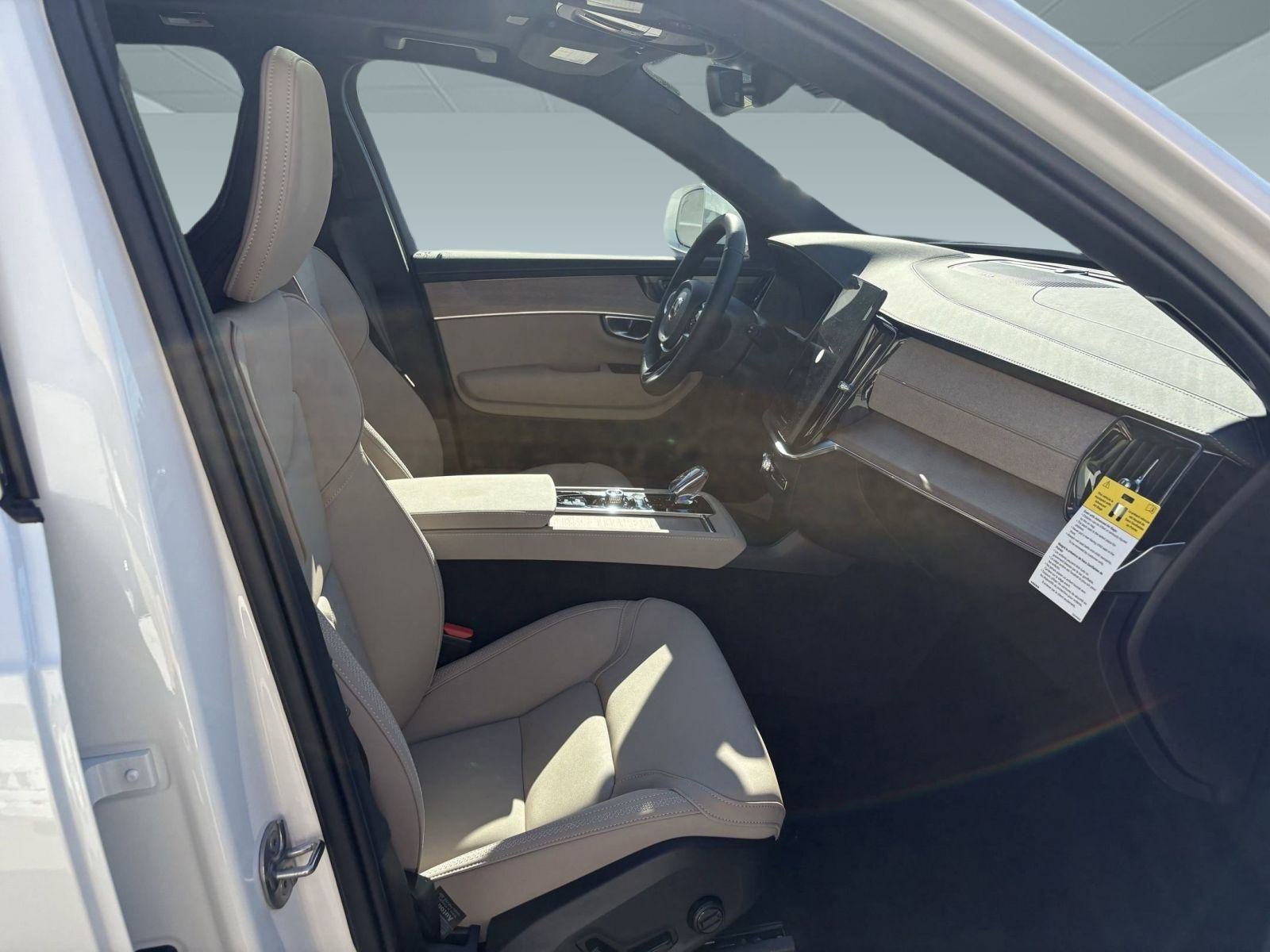 New 2026 Volvo XC90 B6 Plus w/ Protection Package Premier image 27