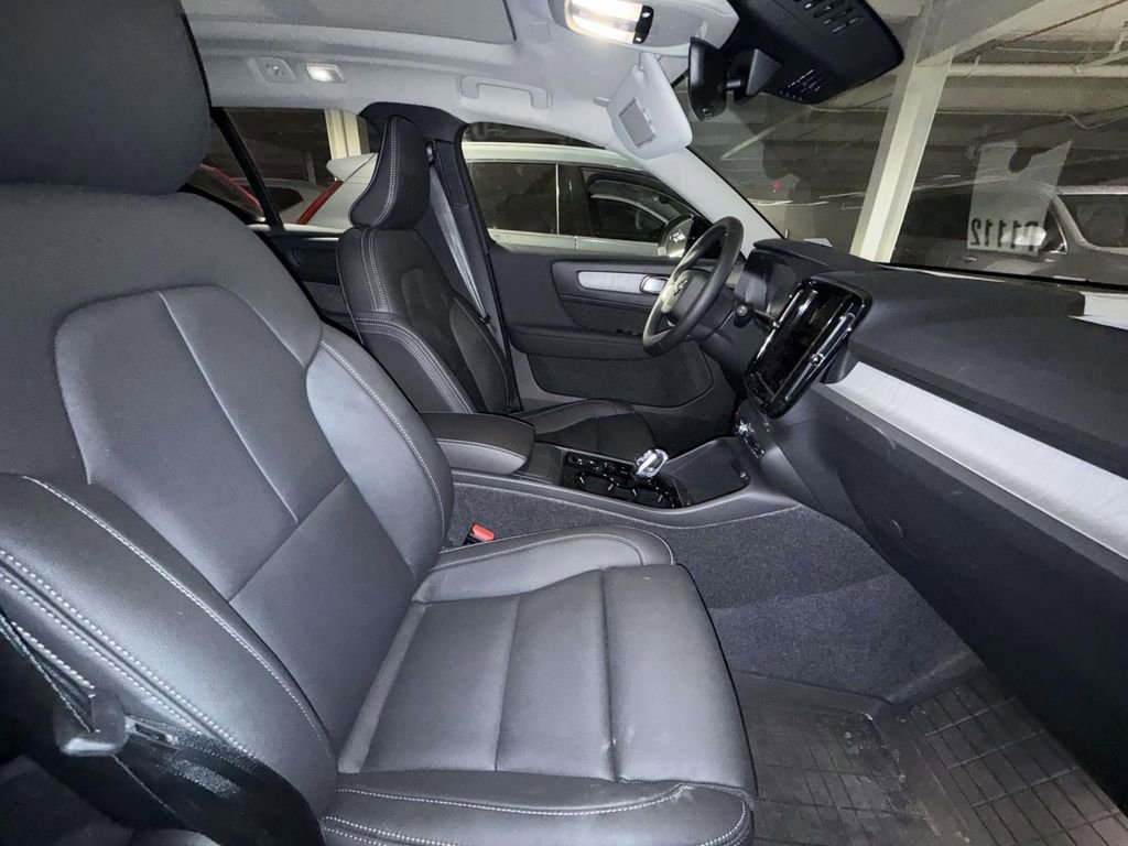 Used 2026 Volvo XC40 B5 Plus w/ Protection Package Premier image 5