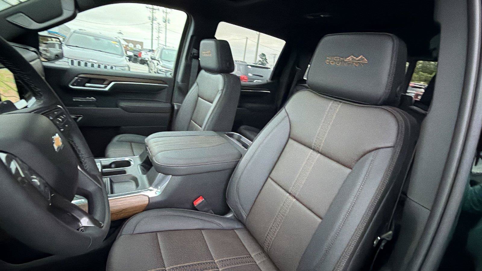 New 2026 Chevrolet Silverado 1500 High Country w/ High Country Premium Package AWD/4WD image 18