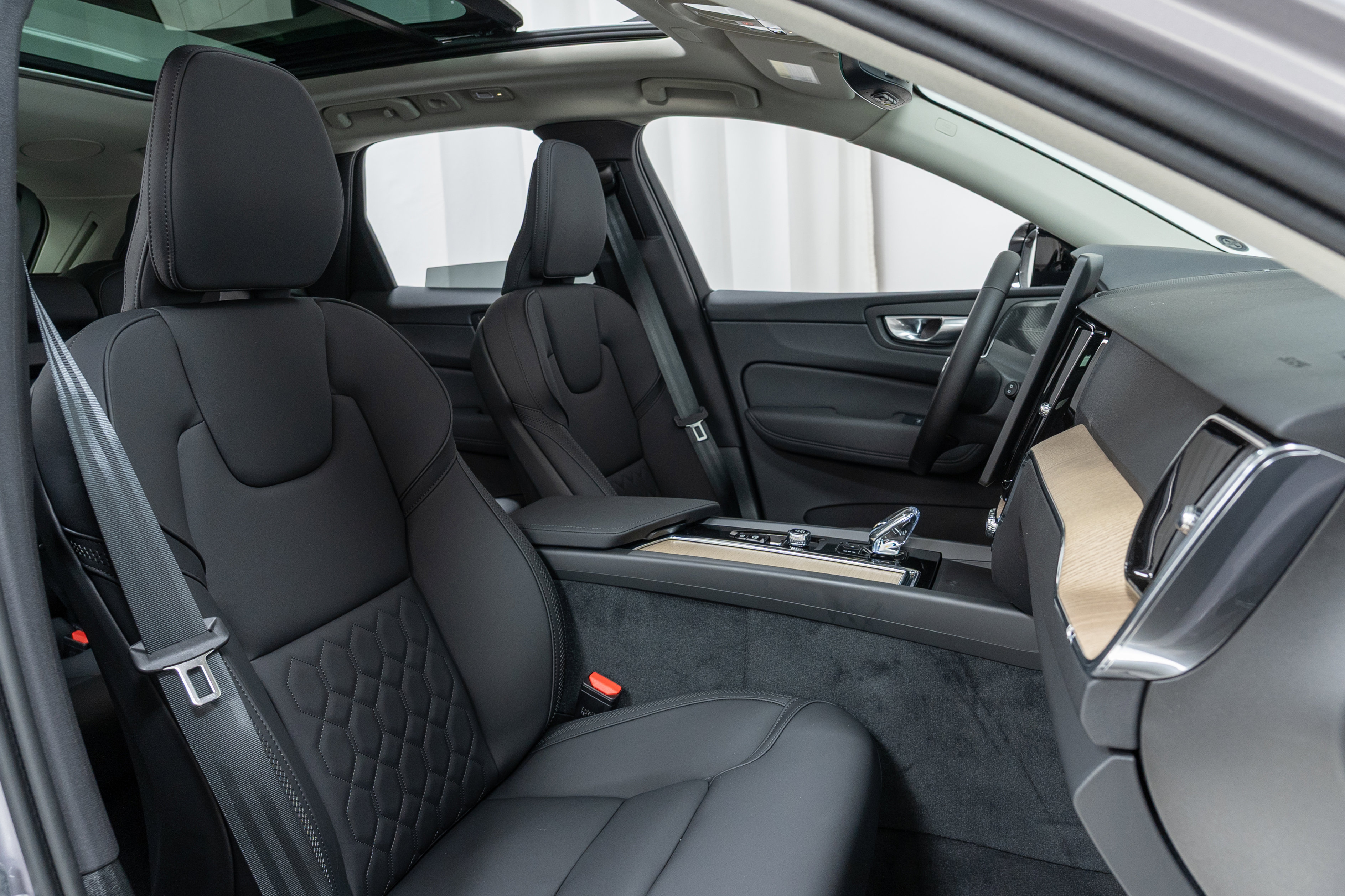 New 2026 Volvo XC60 B5 Plus w/ Climate Package image 22