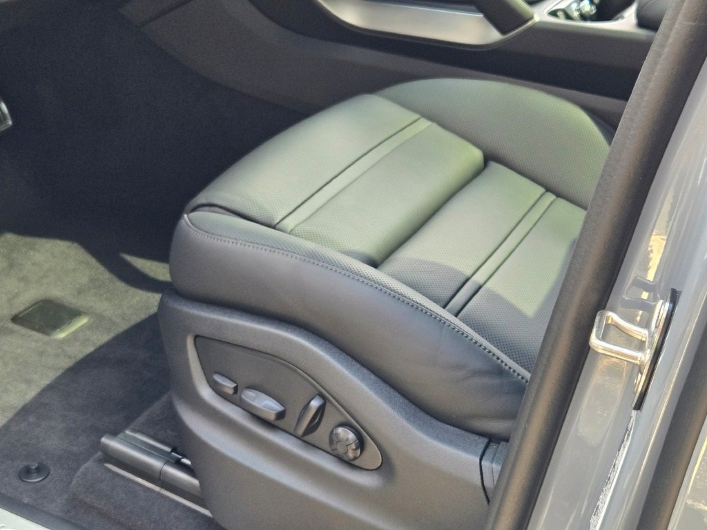 New 2025 Porsche Cayenne S image 21