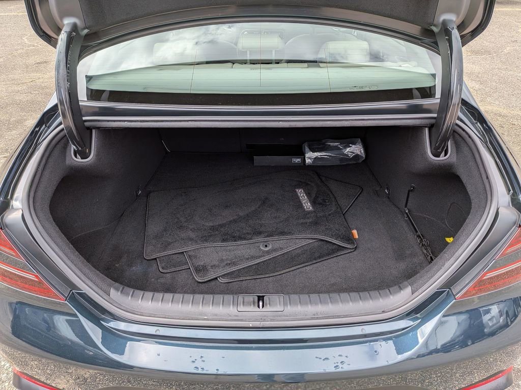 Used 2023 Genesis G70 2.0T image 30