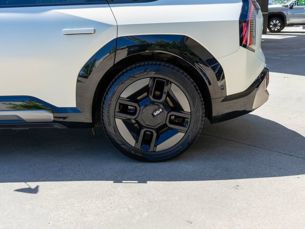 Certified 2024 Kia EV9 GT-Line AWD/4WD image 36