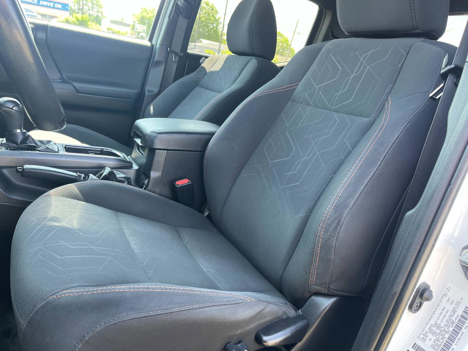 Used 2018 Toyota Tacoma TRD Off-Road AWD/4WD image 30