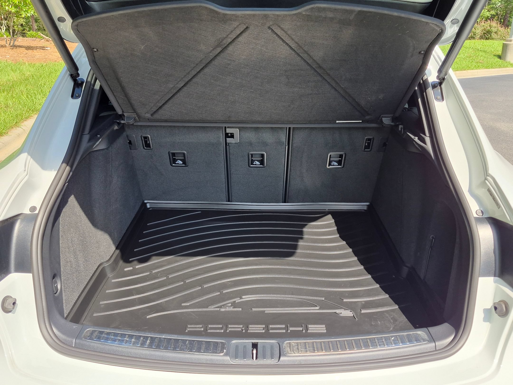 Certified 2026 Porsche Macan AWD/4WD image 26