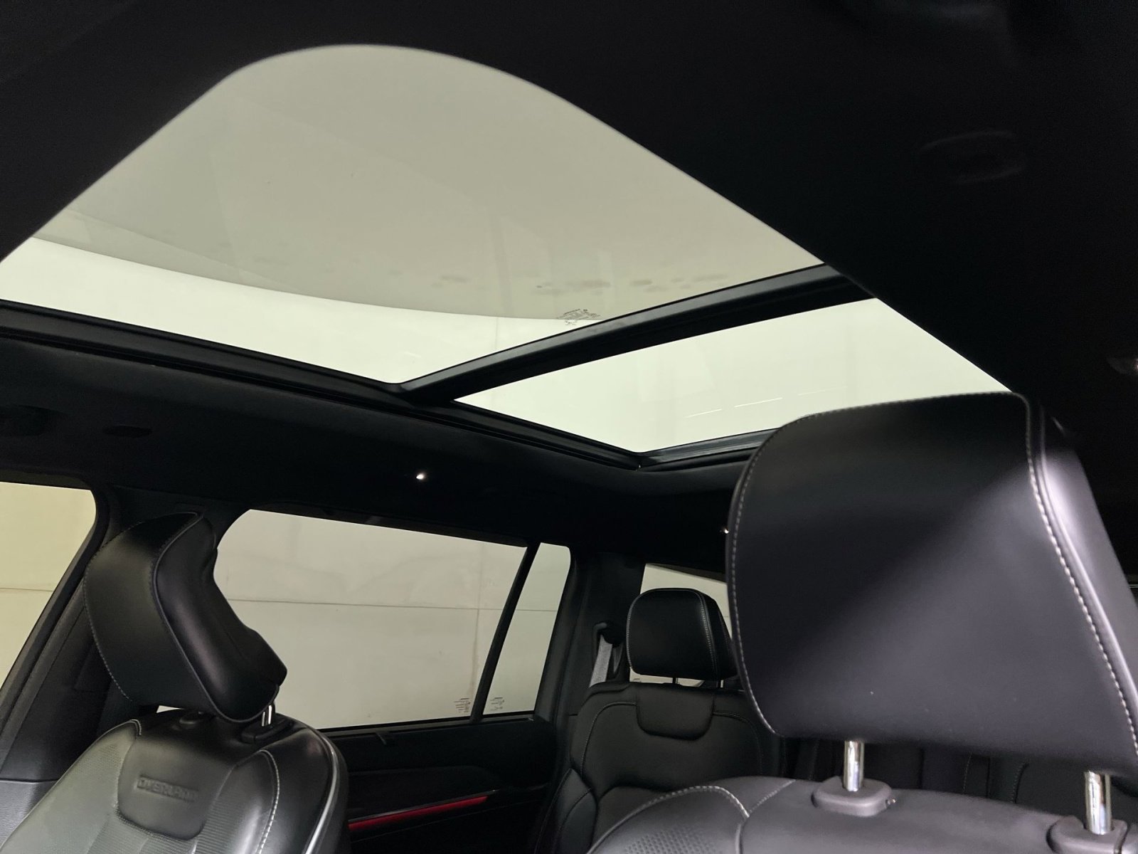 Used 2021 Jeep Grand Cherokee L Overland w/ Luxury Tech Group IV image 24