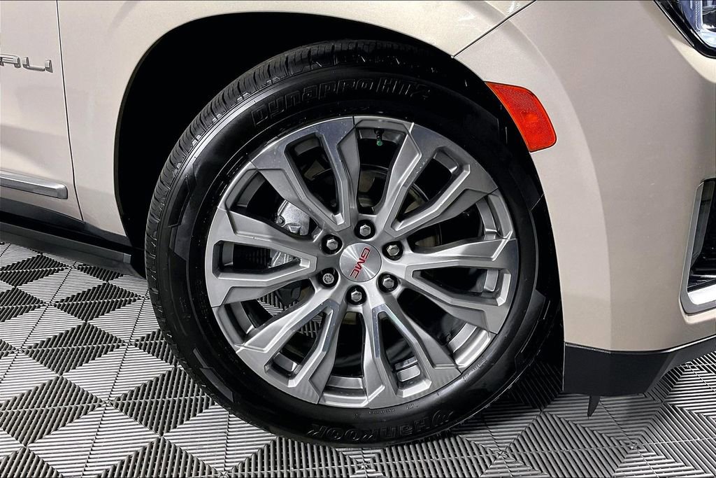 Used 2022 GMC Yukon Denali w/ Denali Premium Package image 11
