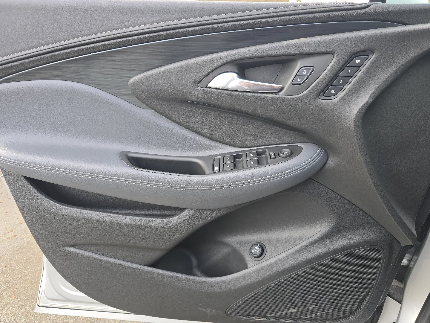 Used 2019 Buick Envision Essence image 24