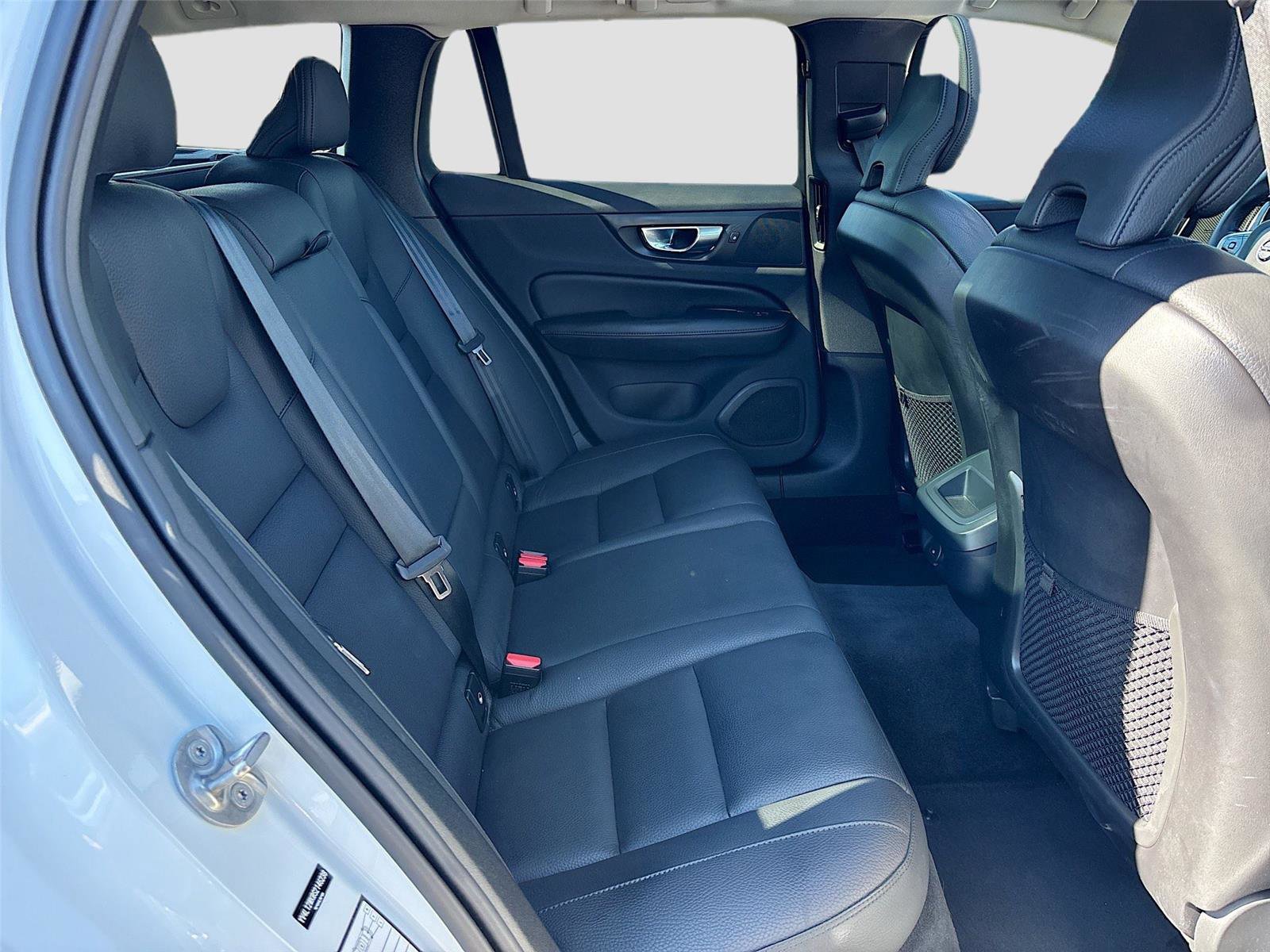 Used 2025 Volvo V60 B5 Cross Country Plus image 29