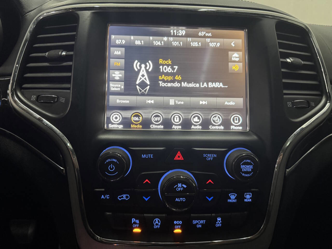 Used 2018 Jeep Grand Cherokee Overland w/ Interior Metal Package RWD image 24