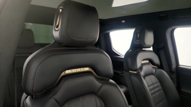 Used 2026 Rivian R1T Premium Tri AWD/4WD image 35